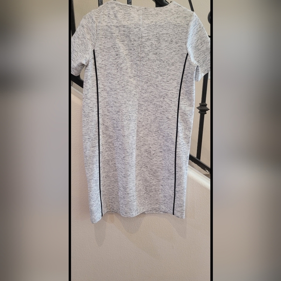 HALOGEN Short Sleeve Pocketed Dress - Picture 3 of 6